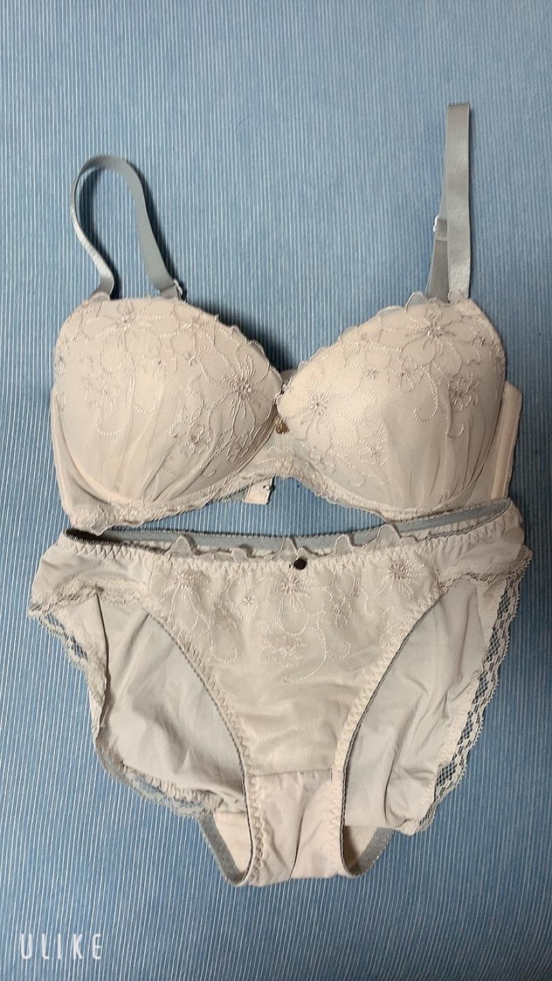 いろんなシミにくっせぇ臭いいっぱいお気に入り下着セット