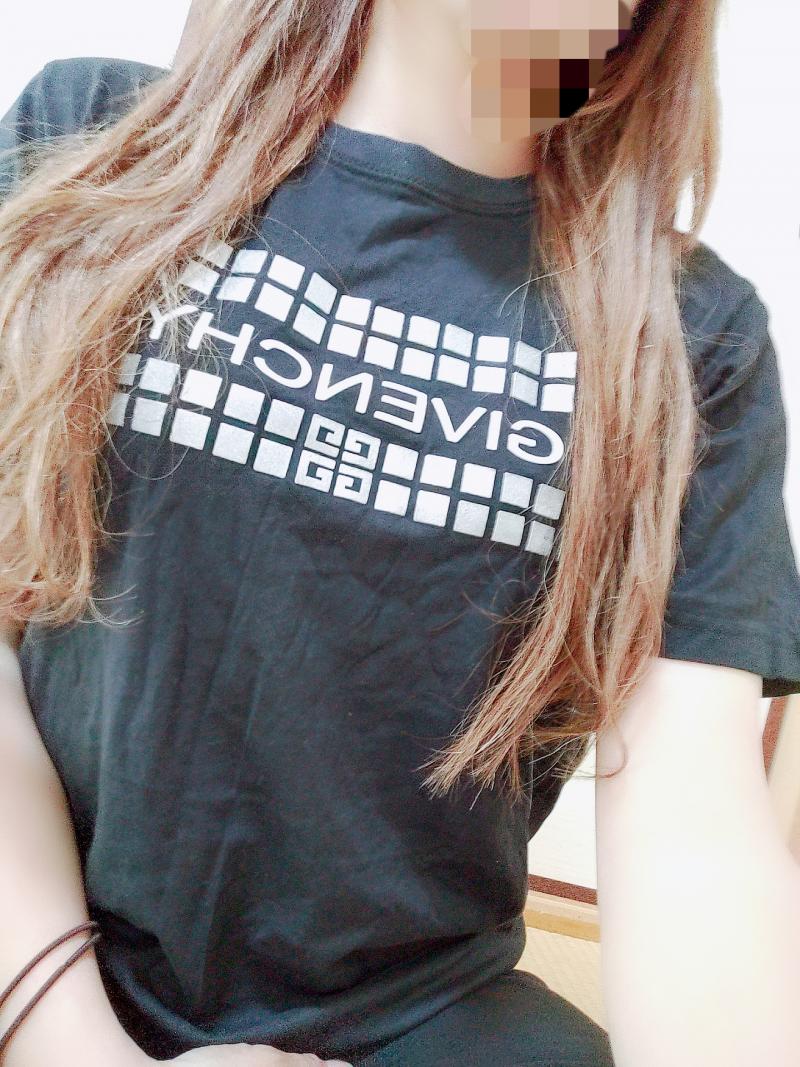 激レア!1週間連続着用ジバンシーTシャツ♡