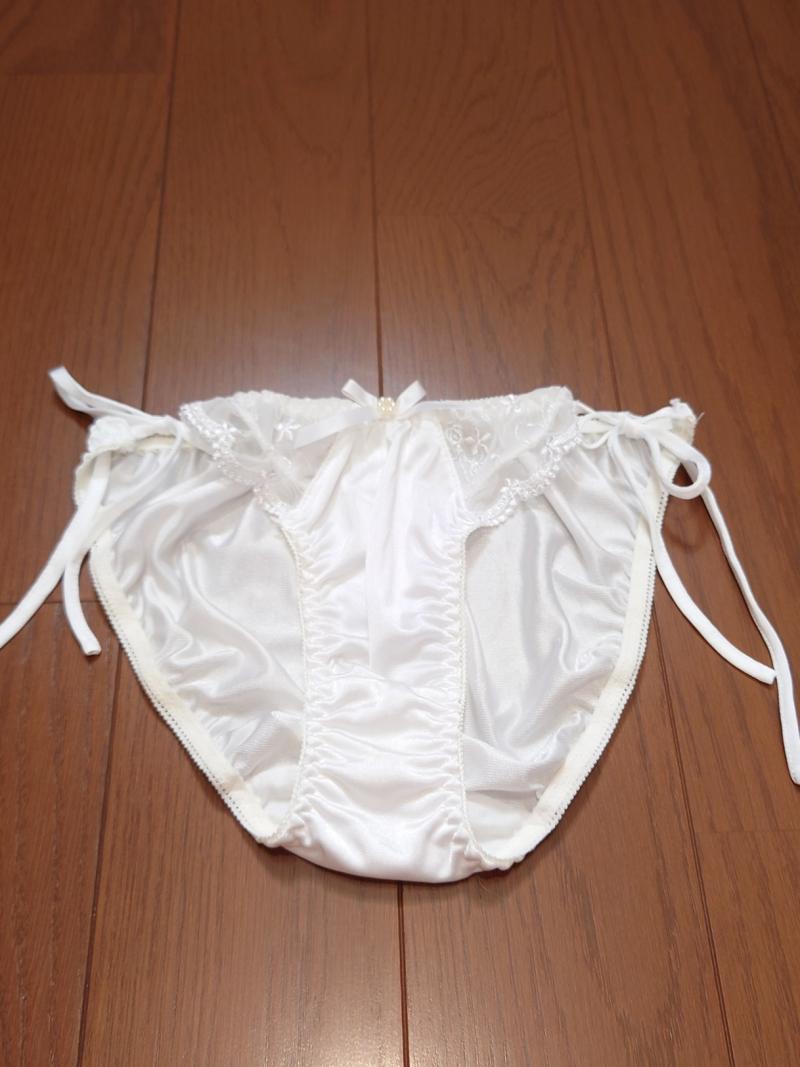 【ナースのパンティ】純白の紐パン