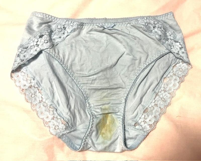 女子学生のおりものとスソガのパンティ