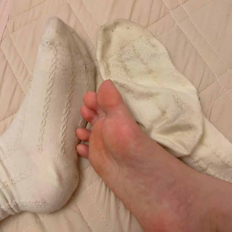 4日連続履きでしゅっぱぁ//現役メイドの白靴下
