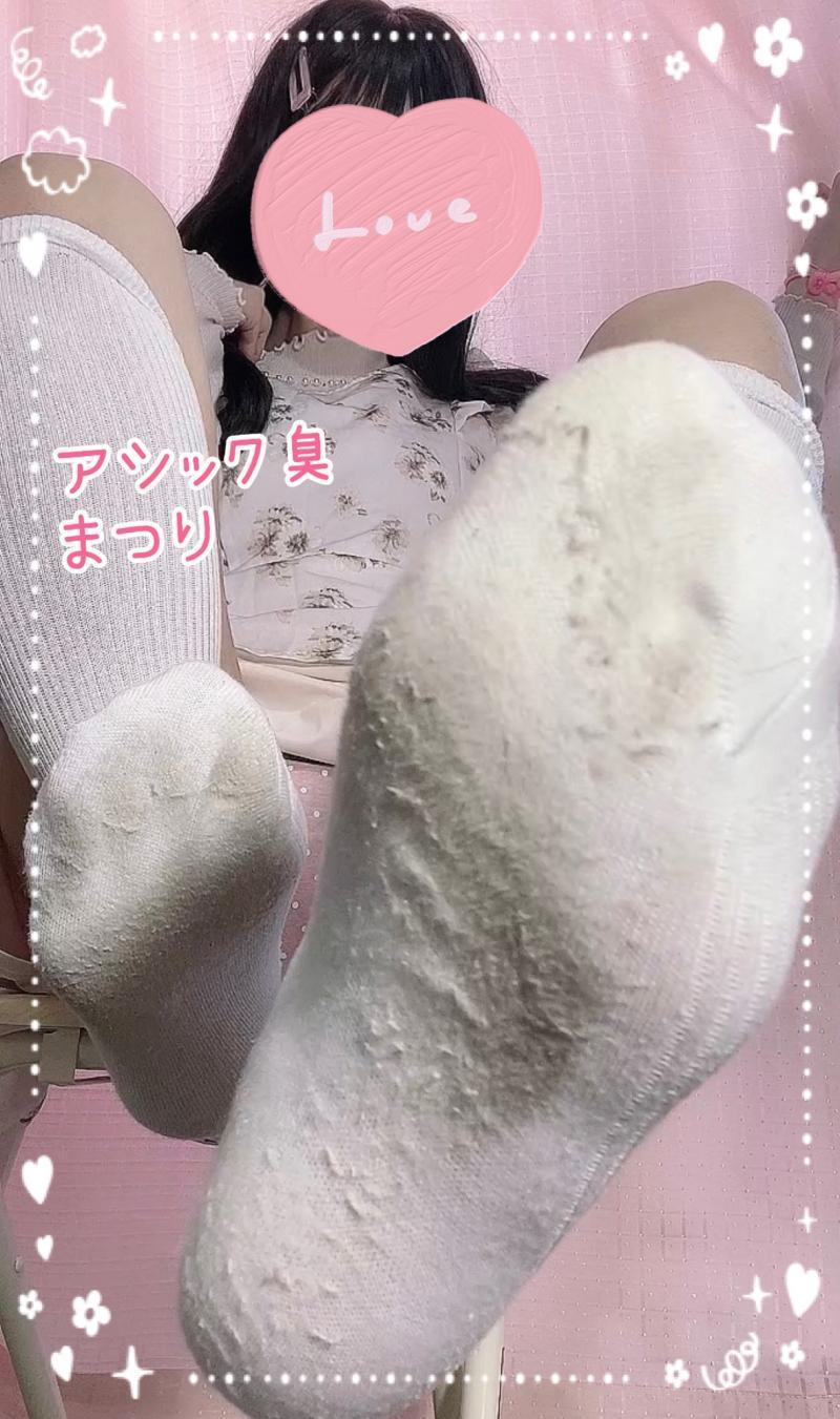 お試しにも❤じっとり湿った白ハイソックス❤️