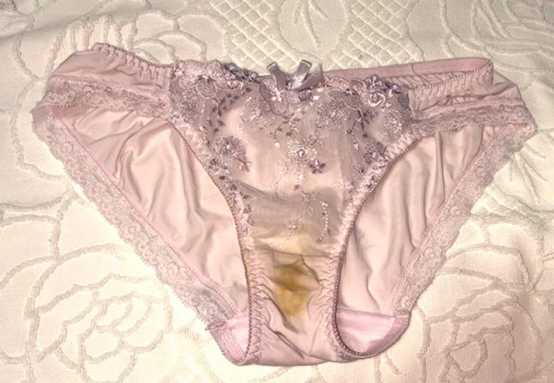 お股の汚れたっぷりのパンティ
