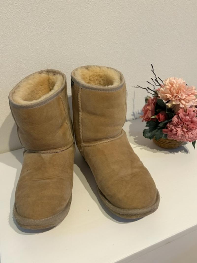 履き倒したUGGムートン♡