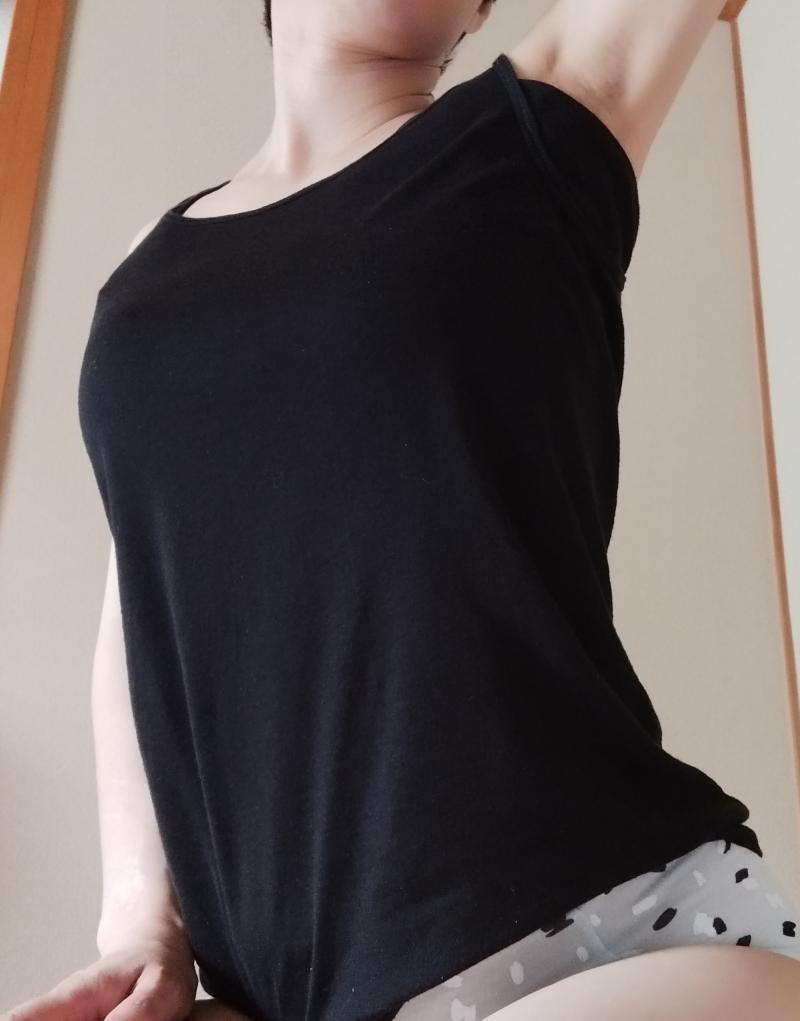 染み込む脇汗パッドつきタンクトップ☆