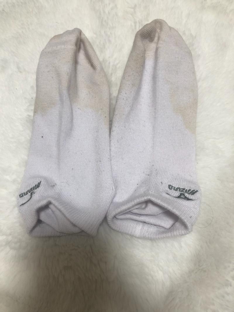 つーんと臭い10日着用済みミズノのスポーツソックス。゚・ (>﹏<) ・゚。