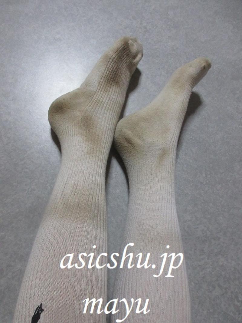ツーンと超激臭！１週間汗だくで着用したハイソックス