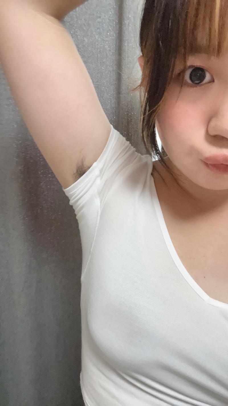 白の脇汗パット付きインナー♡