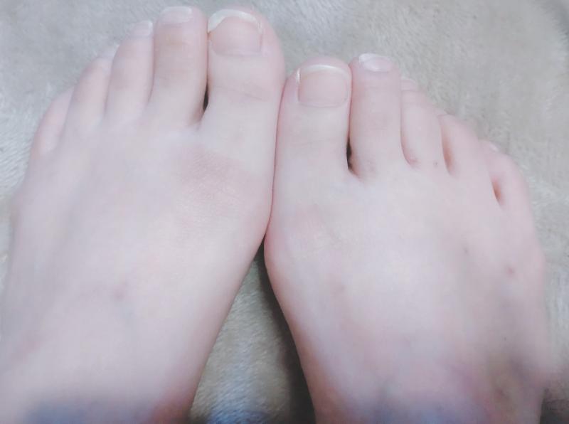 久しぶりの出品足の爪(。・ω・。)ノ♡