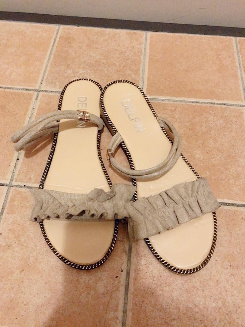 夏が終わるので♡くたびれたサンダル♡