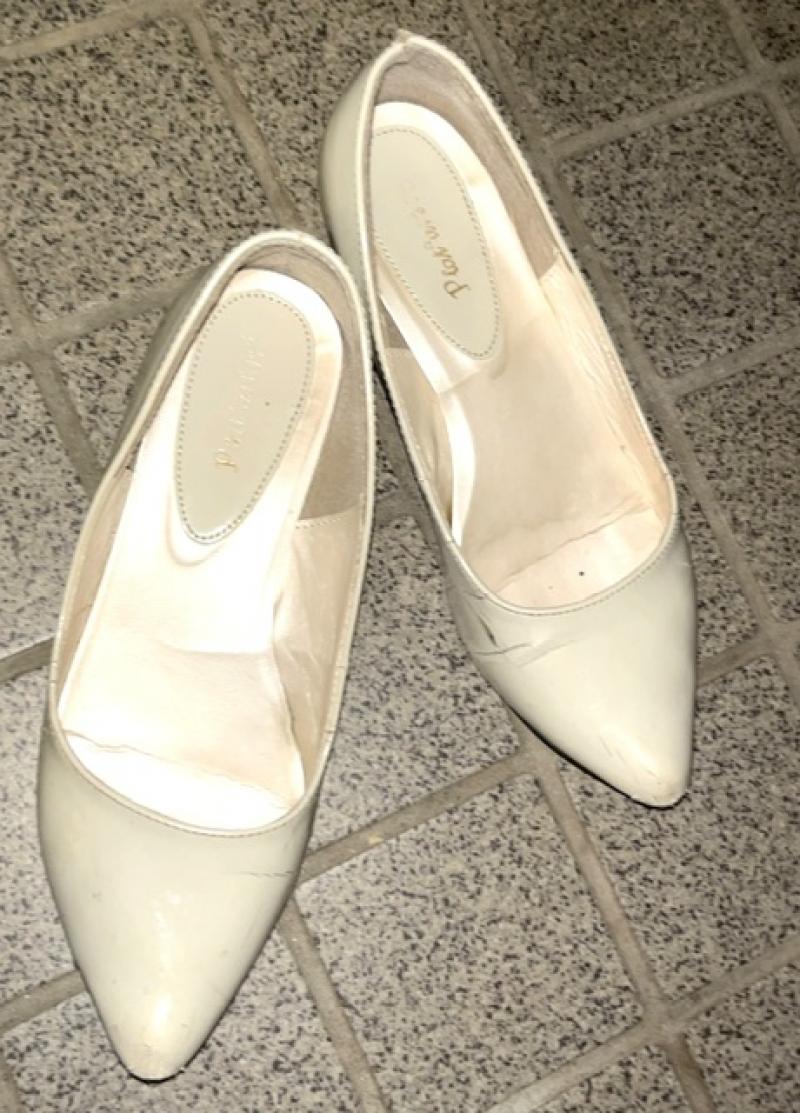 ローヒールの白いパンプス♡
