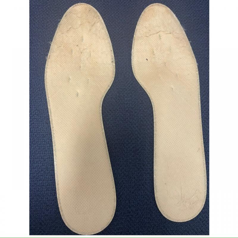 思わず鼻を覆いたくなる激臭インソール　ハイヒール　中敷き