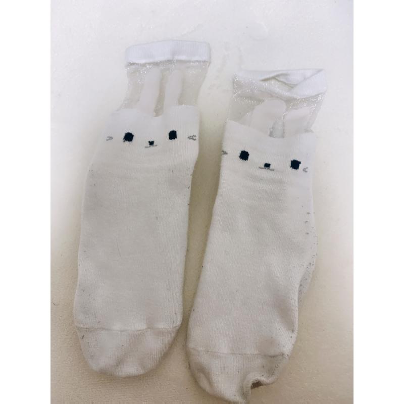 使用感たっぷり穴あき靴下