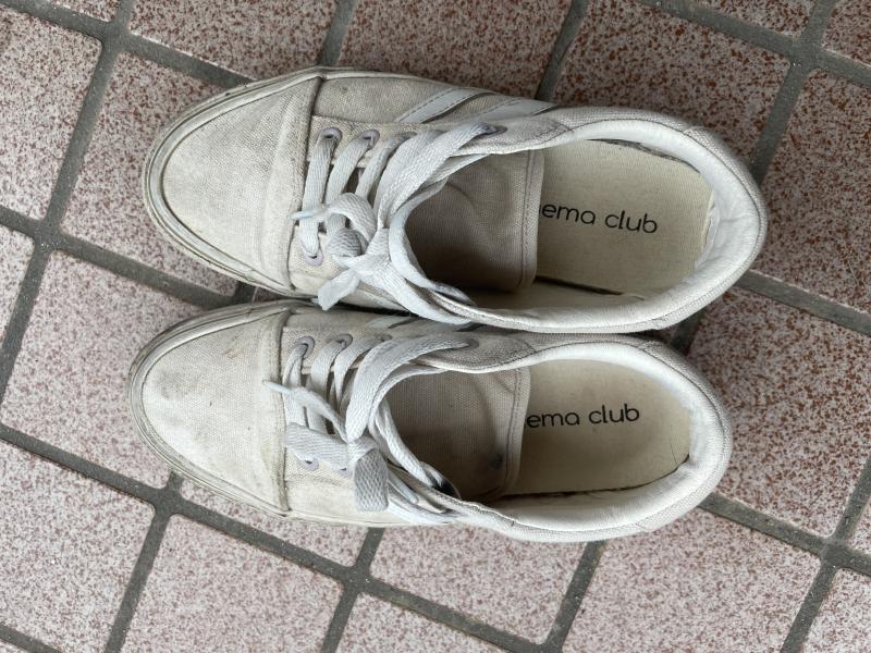3年履いたボロボロスニーカー