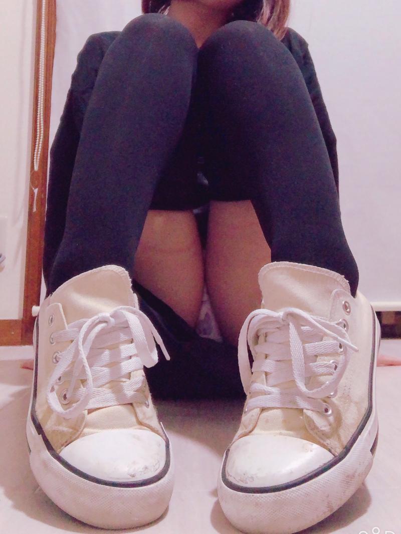 お仕事で毎日履いて臭くなったキャンパススニーカー✩.*˚