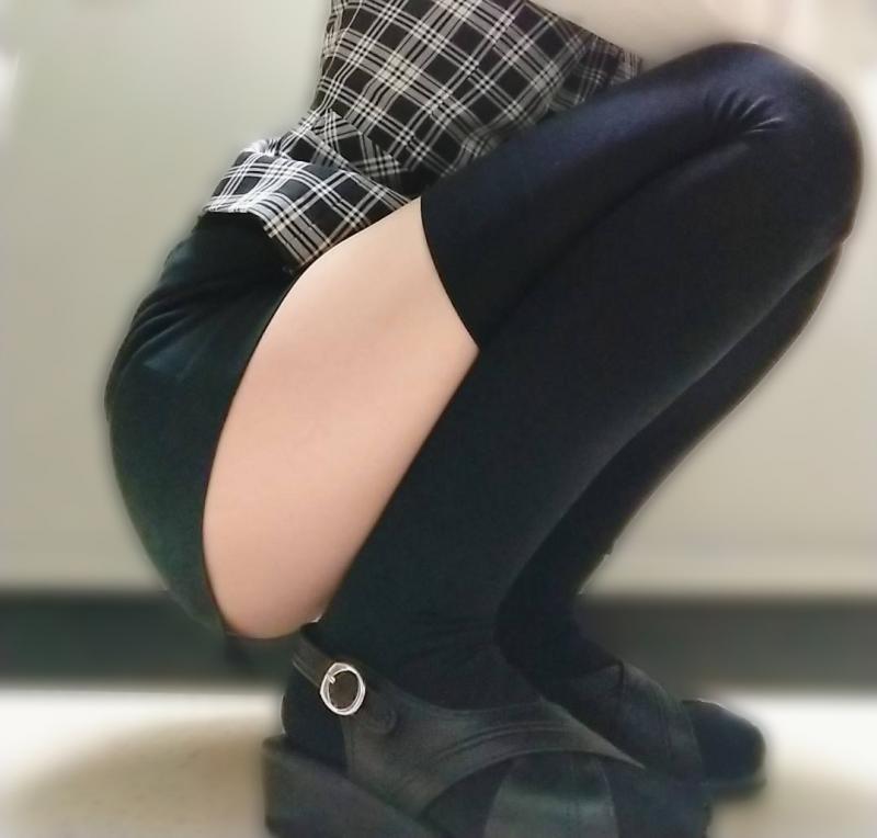 OLの2日履き黒ニーハイ♡生乾き群れ臭♡
