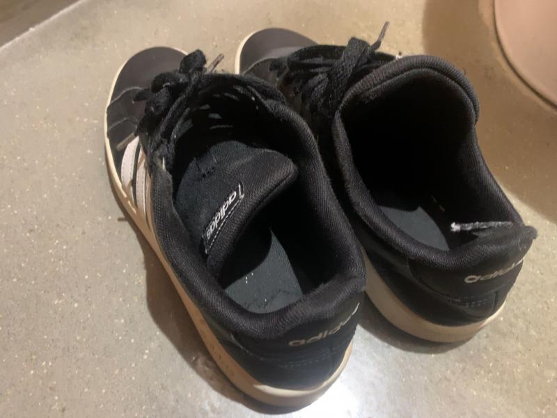 【激臭】くさくさスニーカー黒
