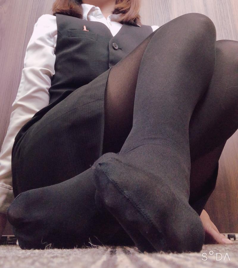 事務員ルイのお仕事つま先カピカピ黒スト♡3日連履き♡