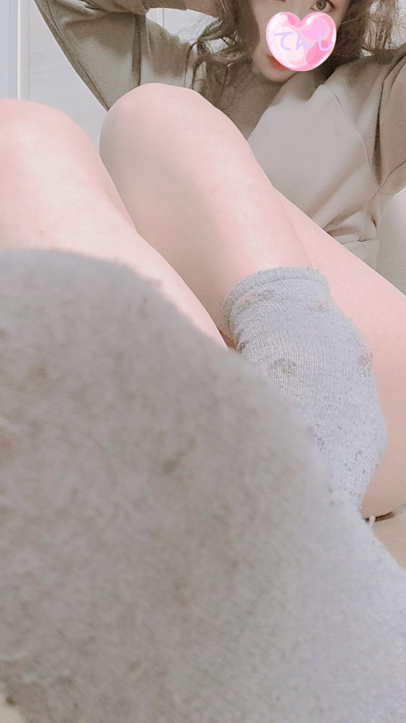 【約１ヶ月未洗濯】昨日履いて本日も履こうとしたけど臭すぎて諦めたボロボロ靴下。。
