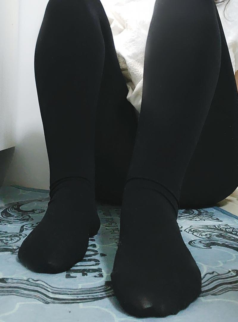 連履き濃厚くさくさ足の80デニール黒タイツ