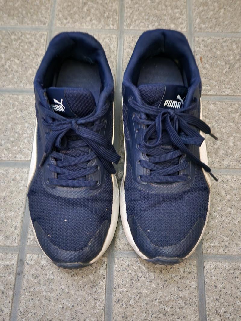 履きすぎてくたくたになった、かかと部分が痛くなる臭いPUMA☆