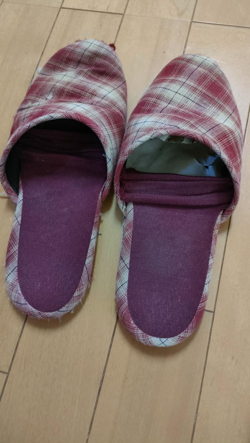 履き古しボロボロスリッパ
