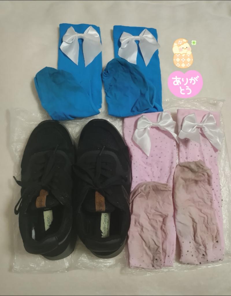 22.5cmスニーカーと雨の臭い3日ニーハイソックス2点♡