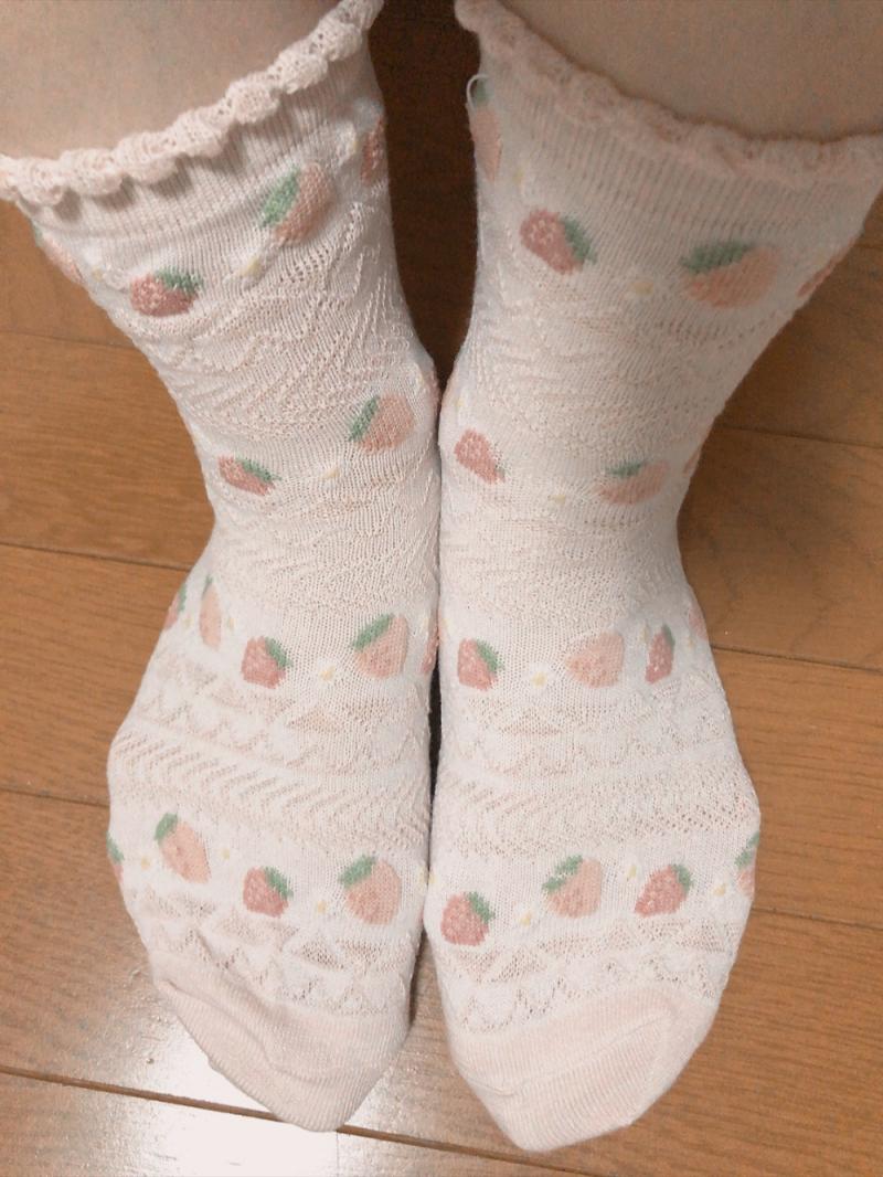 うすぴんくがかわいい♡いちご靴下3日履き♡