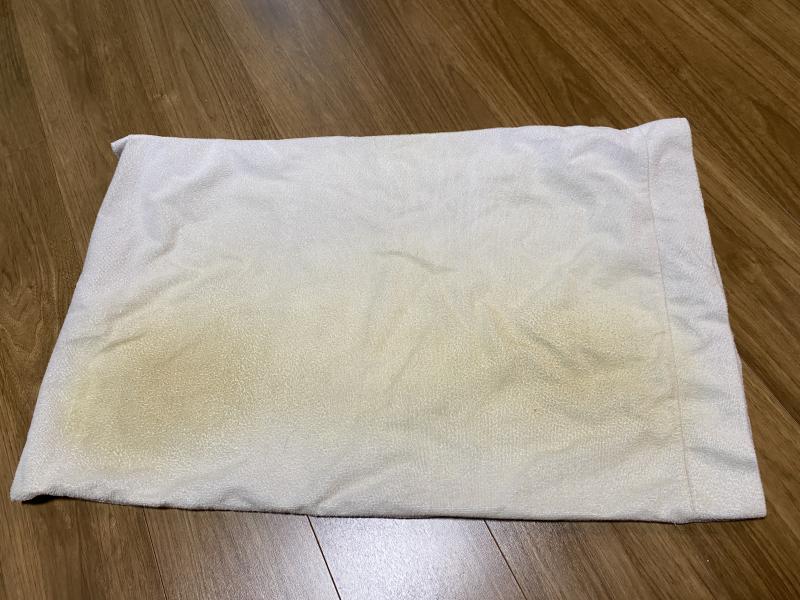 汚い!臭い!頭皮の匂いがわかるまくらカバー 3か月洗ってません。フランス人のハーフ