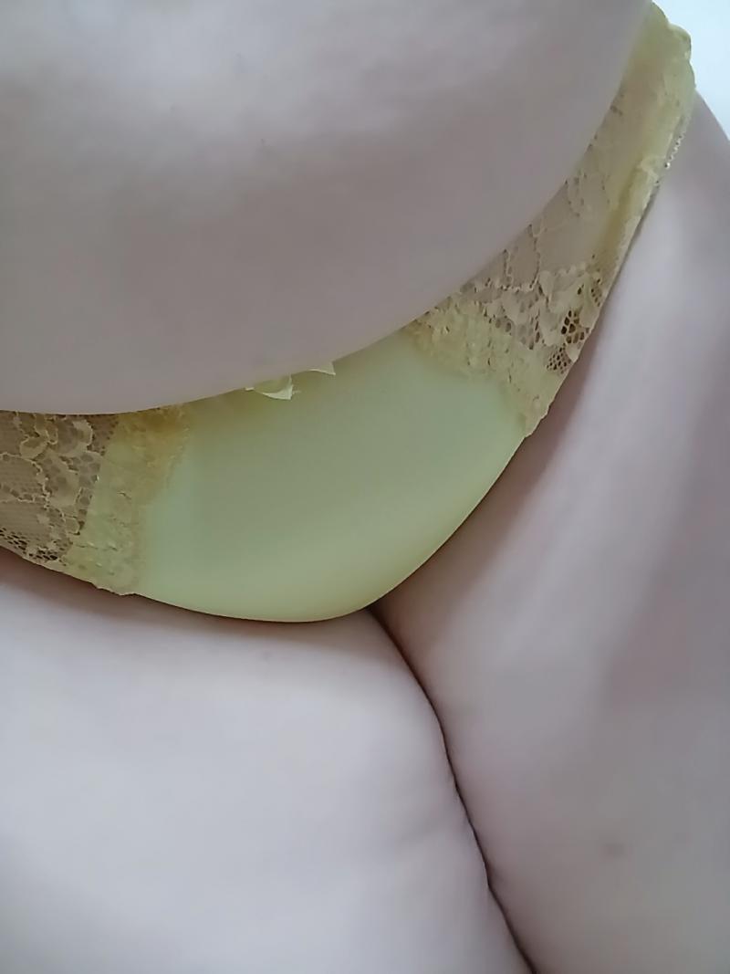 ひとみママ…3日着用★イエローのツルツルパンティ