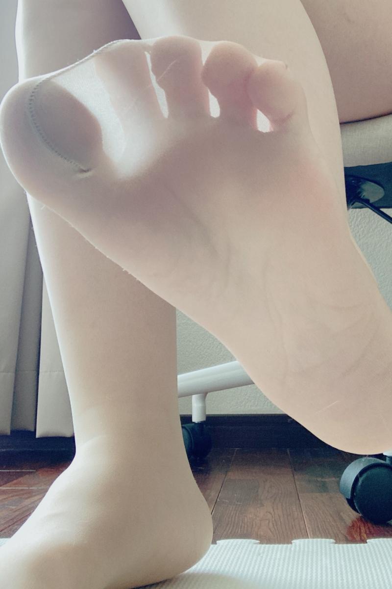 教師の自然な足の匂いが嗅げるパンスト❤️