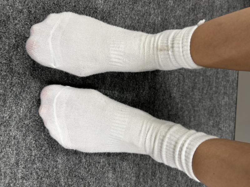 【仕事途中の】激臭白ソックス