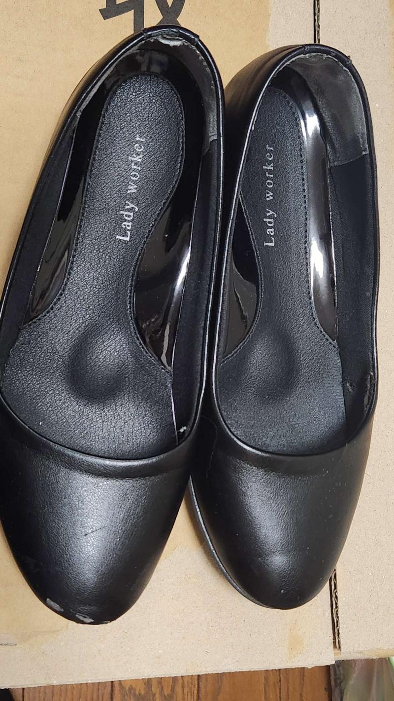 2年履きつぶしたアシックスレディワーカーのパンプス
