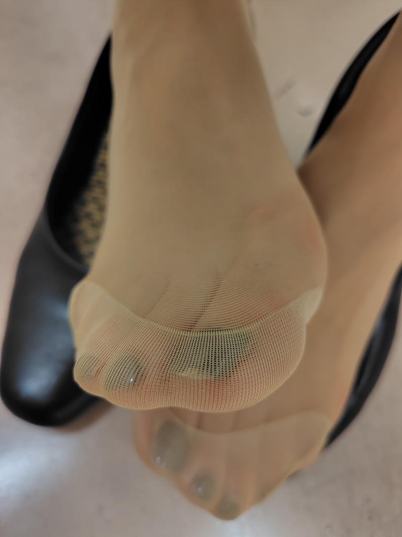 ２日目着用中♡穴あきストッキング(>ω<)