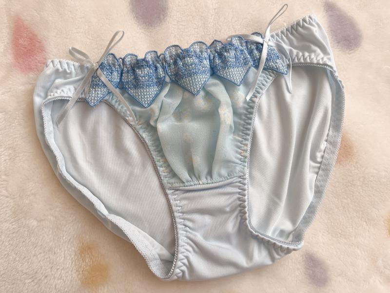 【涙が出る刺激臭】2日履きの汗とスソガが混じった強烈な激クサパンティ♡
