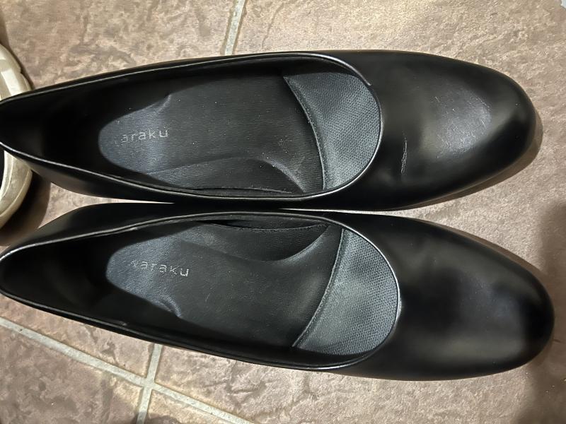 受付アルバイトで使用していた黒パンプス