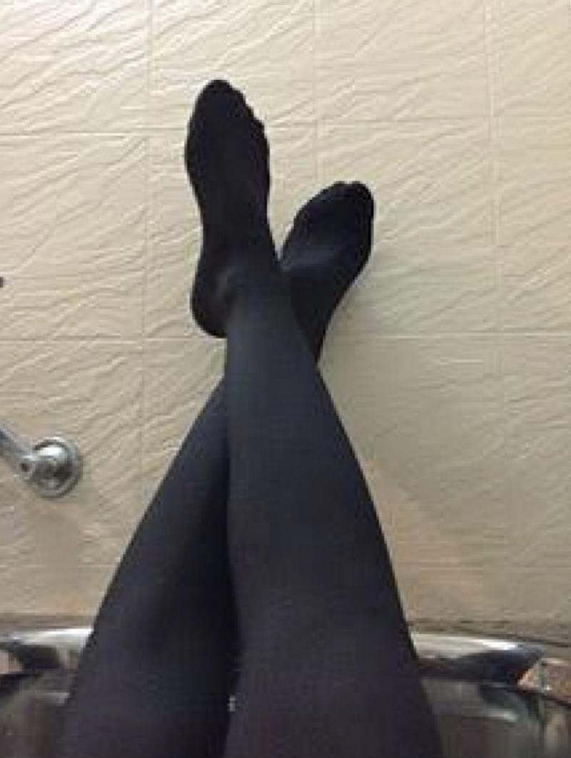 くさくさ女子大生の黒タイツ
