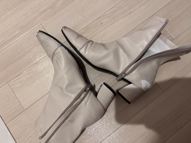 皮 ボロボロ臭いブーツ