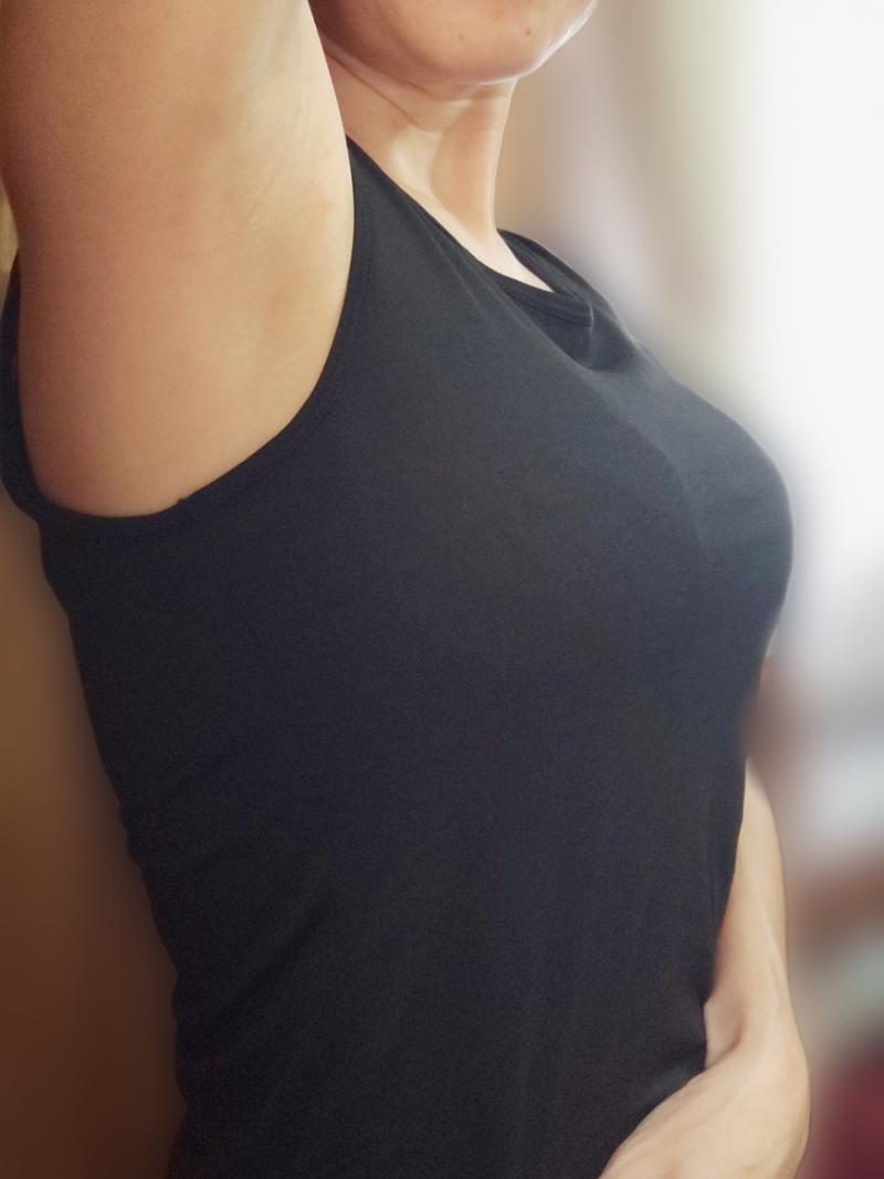 6日着用のリッチな匂い ♡人妻のワキガくさいタンクトップ