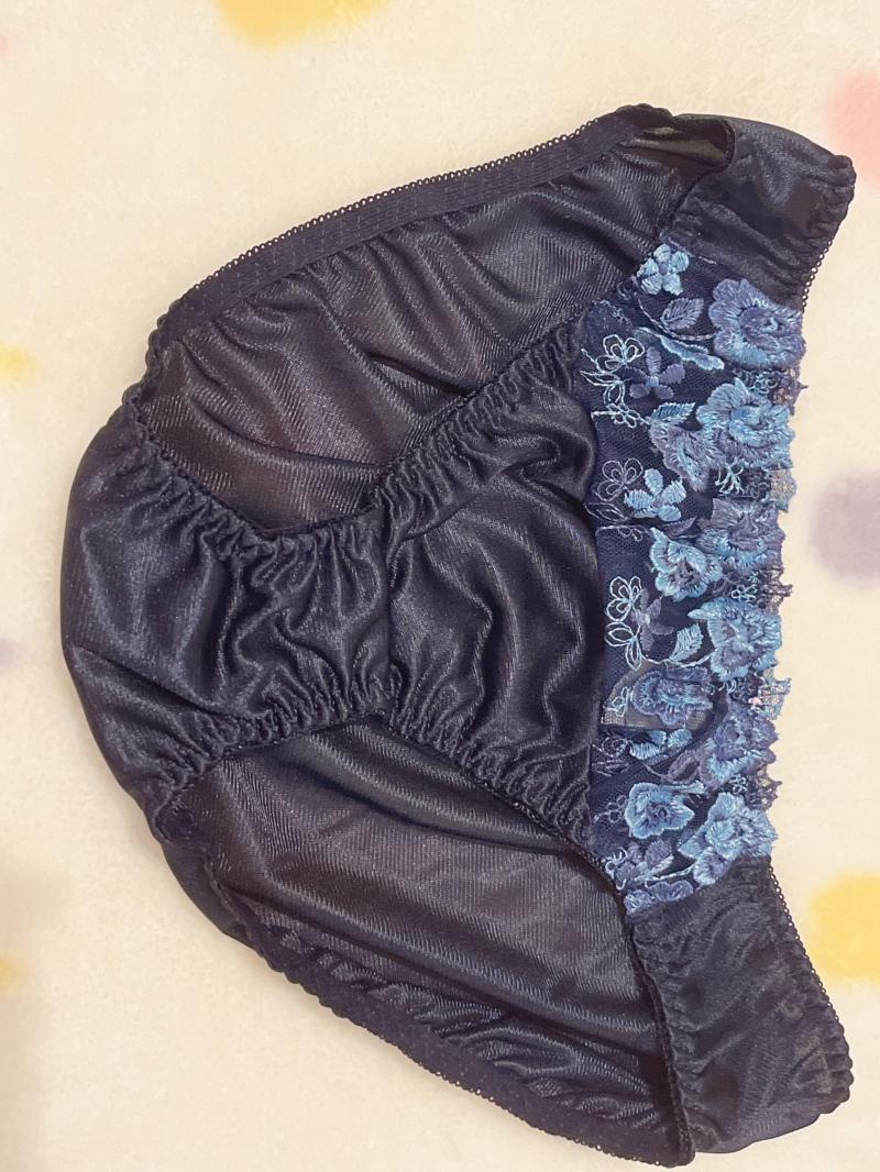 【強烈!ムレムレまんことスソガ臭】本気で臭すぎるけど癖になる!度胸試しパンティ♡
