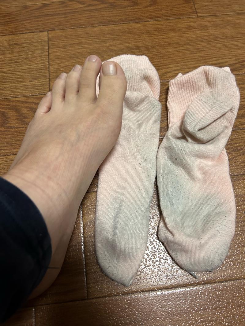 目がてんてんΣ੧(❛□❛✿)洗っても足クサな連着靴下