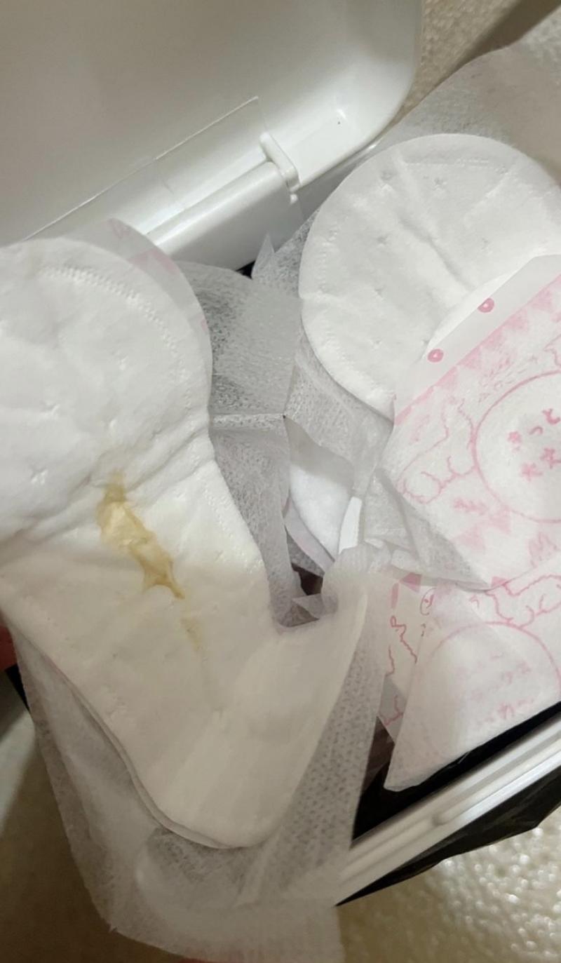 パンッパンに詰まった1.5ヶ月分のサニタリーボックスの袋まるごと