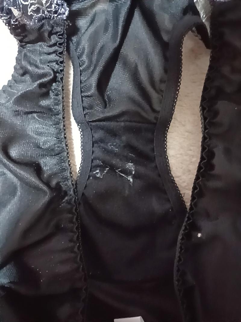 ★エリカ★3日履きで愛液べっとりちょい漏らし♪黒のツルツルパンティ