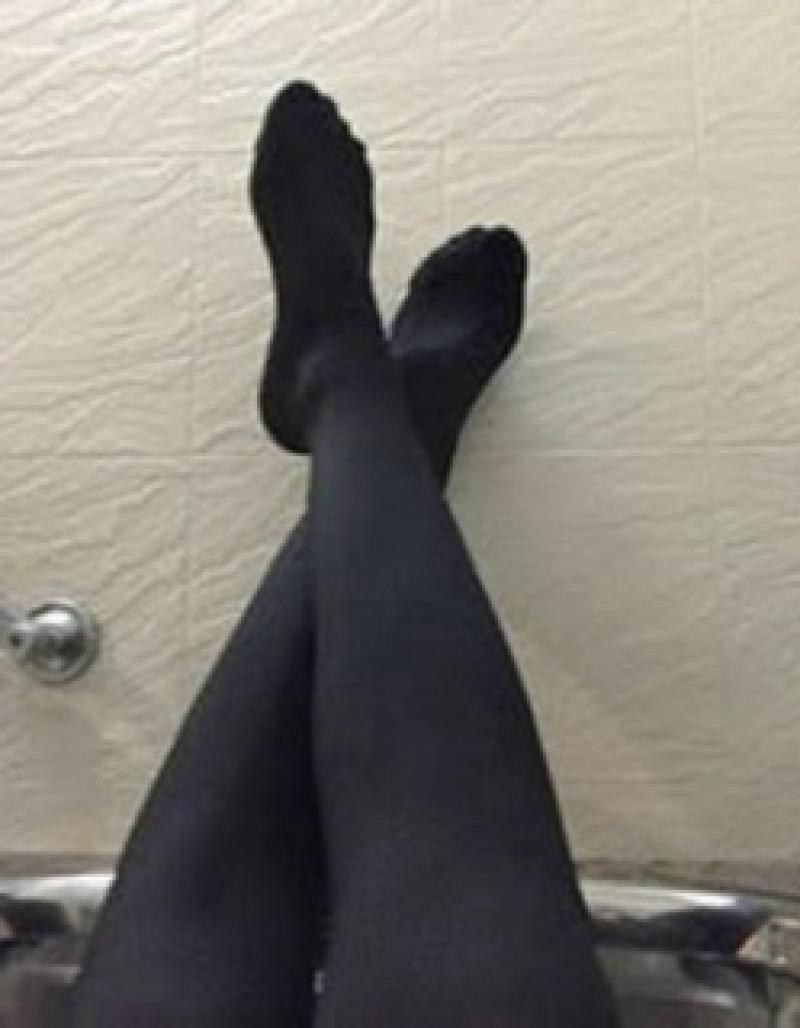 くさくさ女子大生の黒タイツ