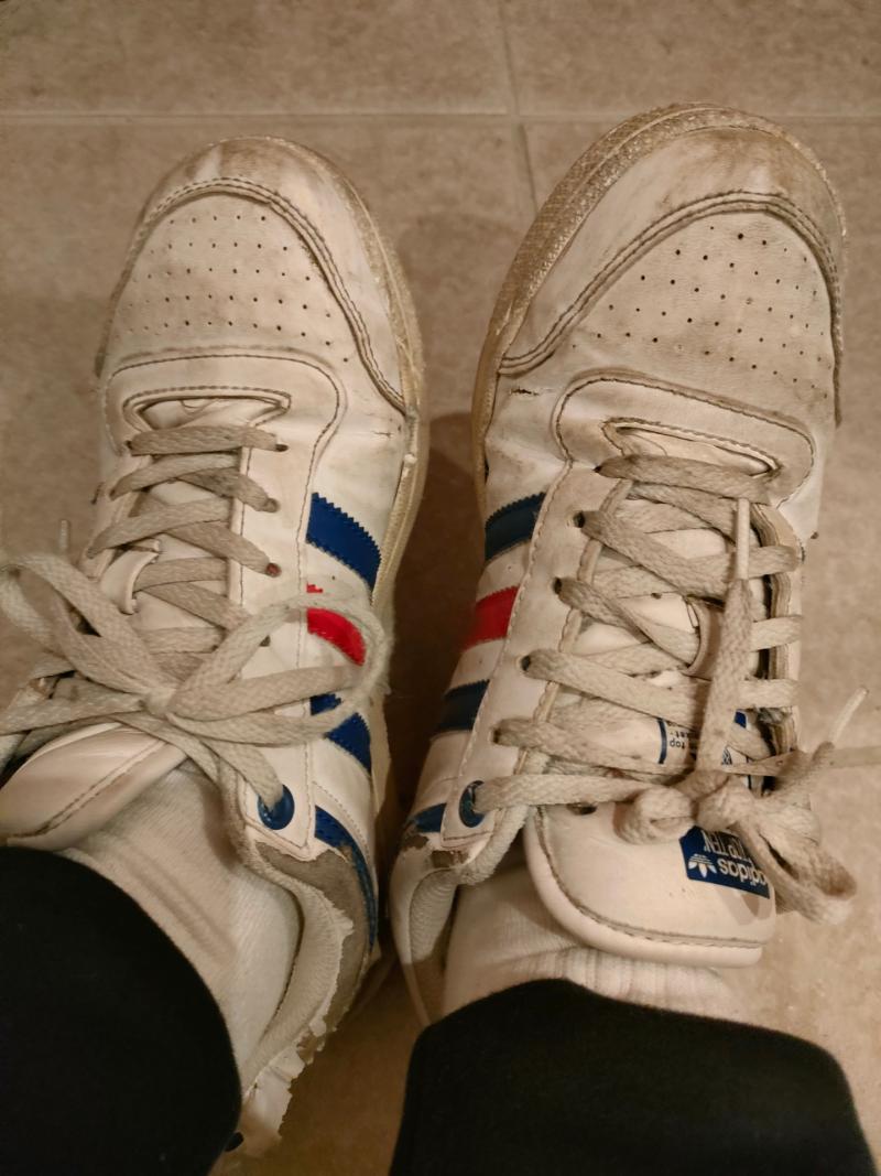 ボロボロadidasスニーカー♡