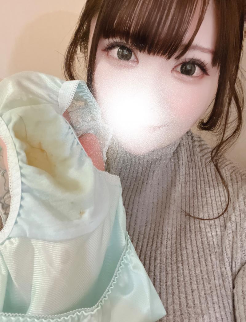 【緊急出品】秋のスソガ強烈!マン汁とマン毛までしっかり付着!おまんまんそのもの破廉恥おパンティ♡