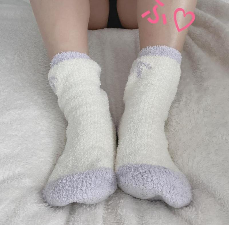 ●年末SALE●たっぷり1ヶ月以上着用●しっとりペタペタ足のもこもこソックス●