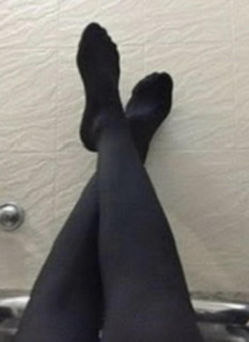 くさくさ女子大生の黒ストッキング