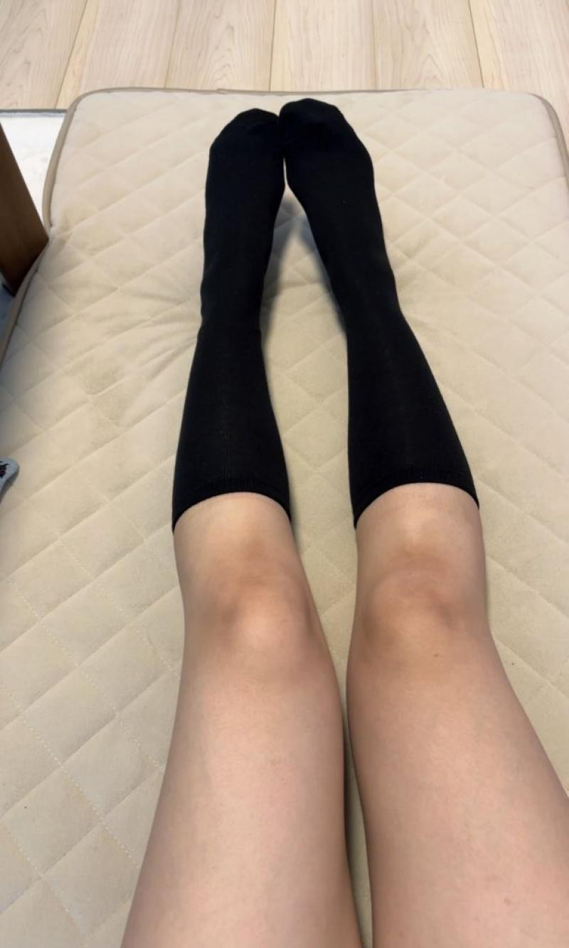 激臭膝下黒ソックス