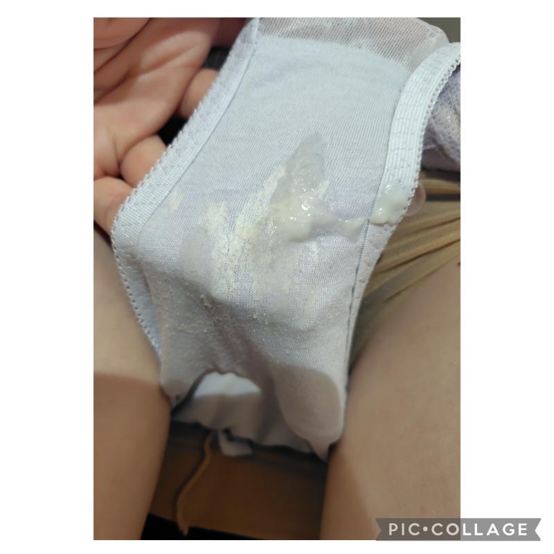 着用中♡ぐっちょり汚れのおパンツです♡